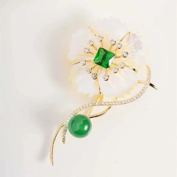 VQ Flower Brooch - Picture 4 of 6